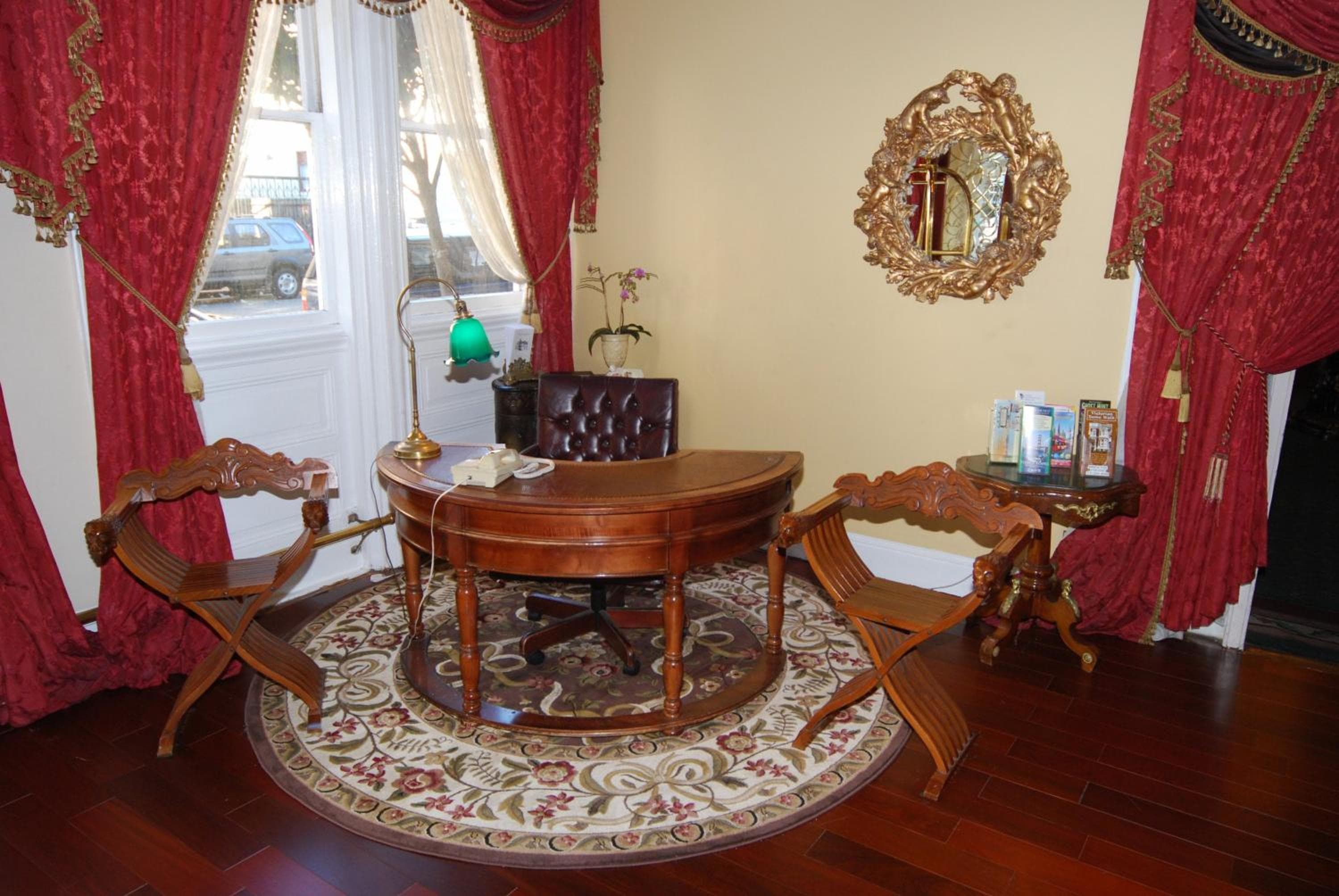 Queen Anne Hotel