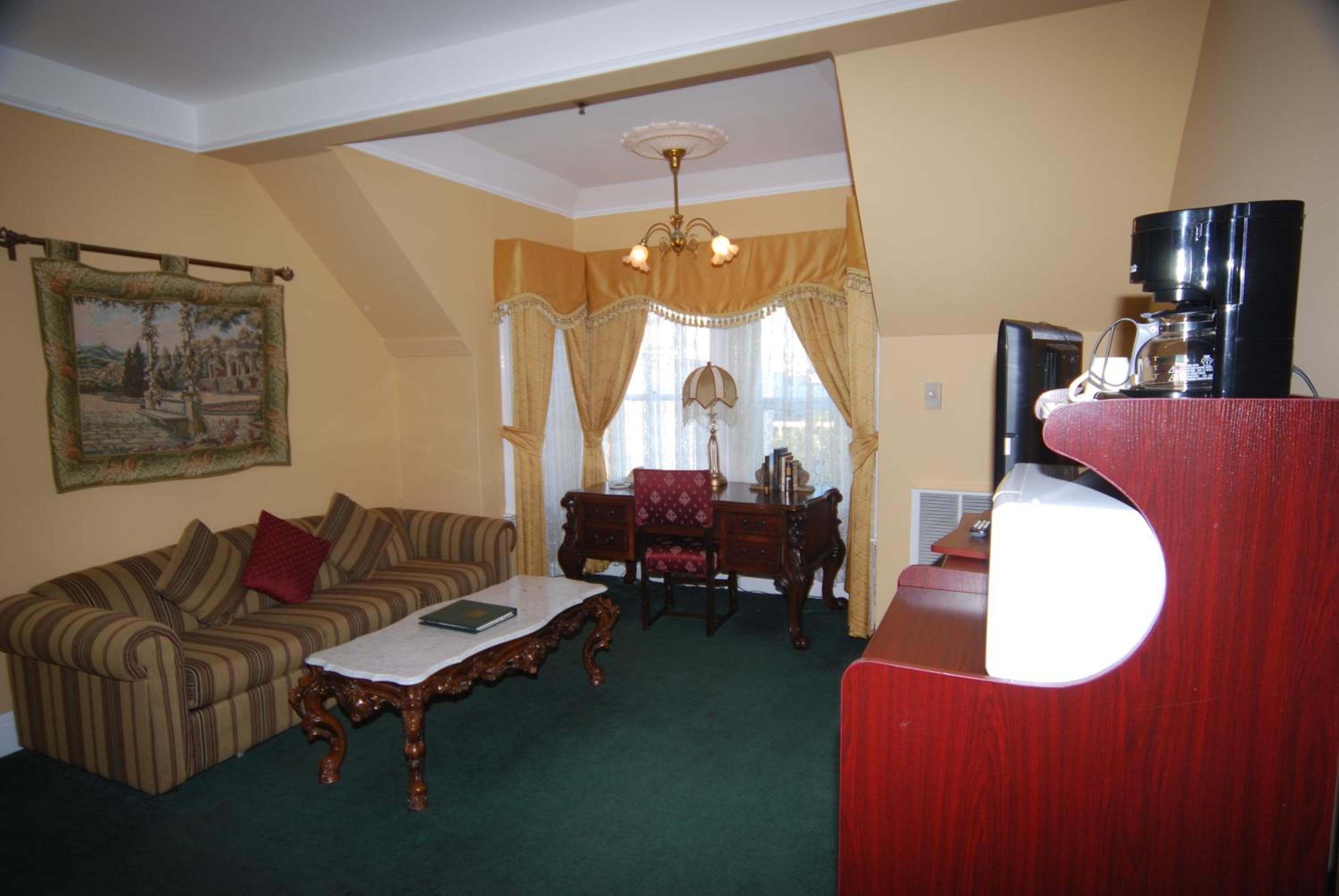 Queen Anne Hotel