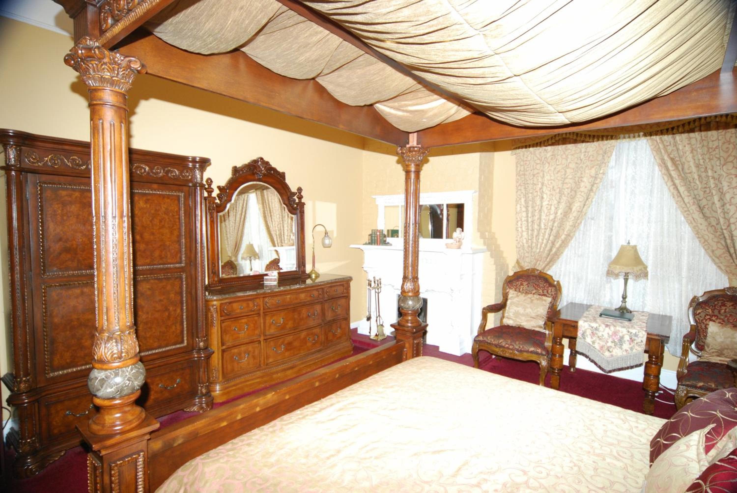 Queen Anne Hotel