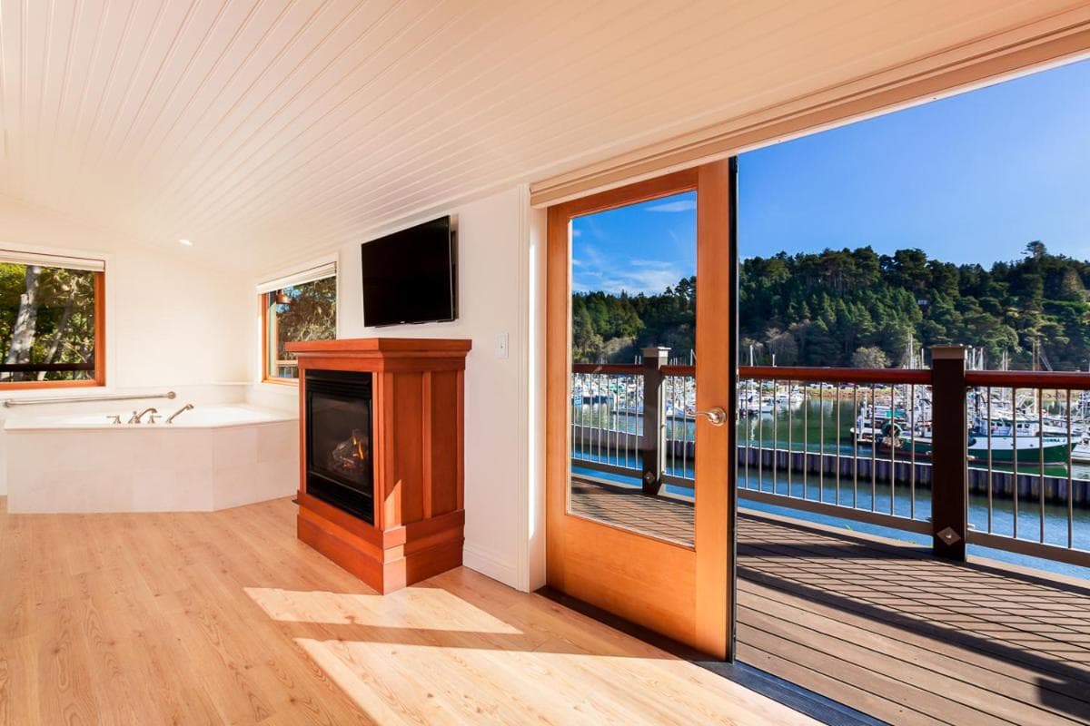 Noyo Harbor Inn