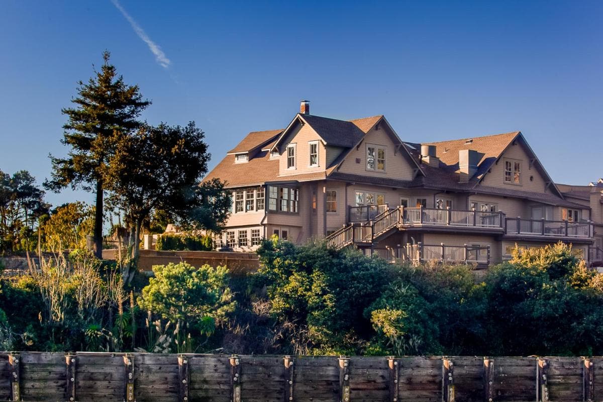 Noyo Harbor Inn