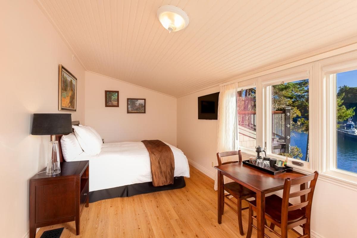 Noyo Harbor Inn