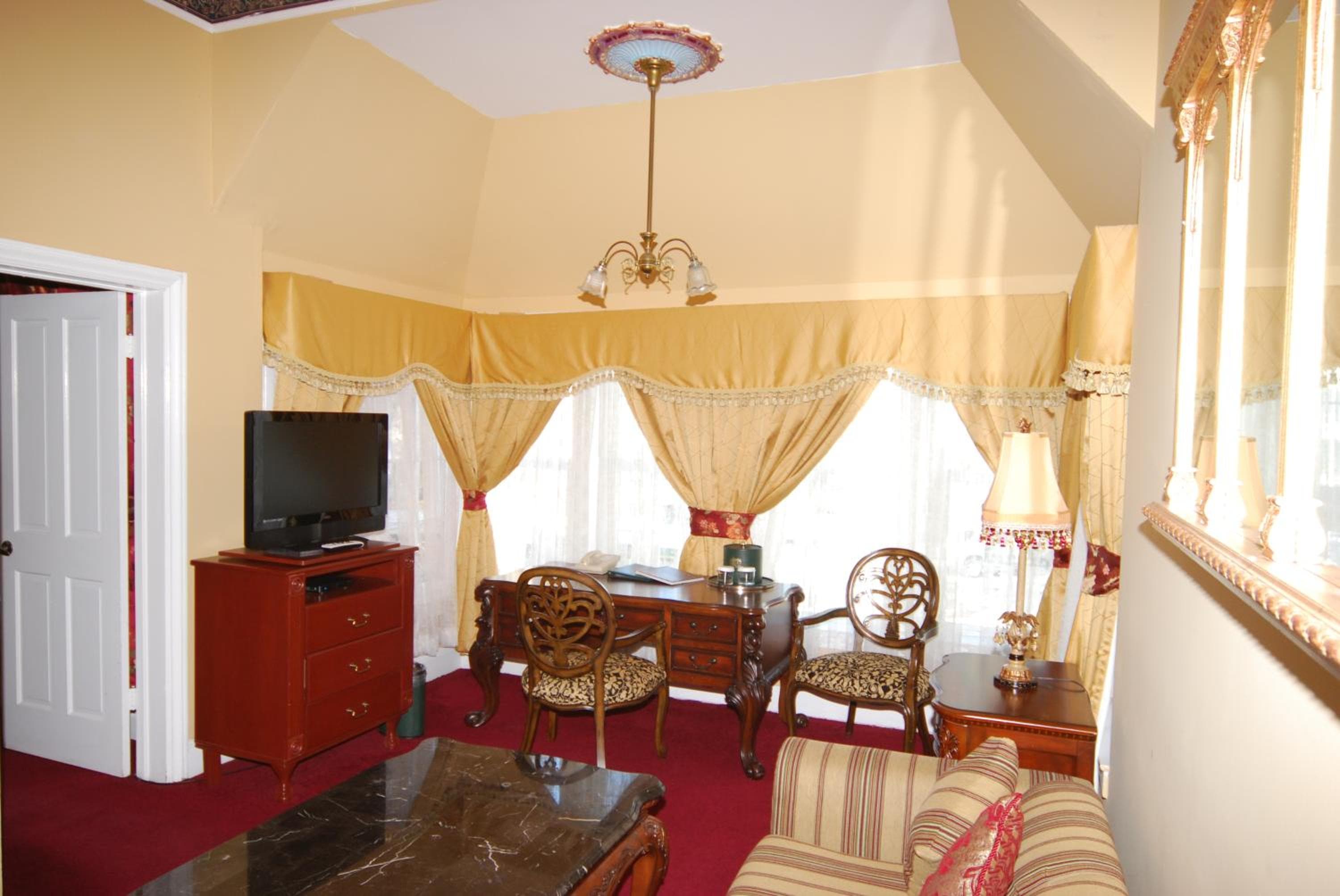 Queen Anne Hotel