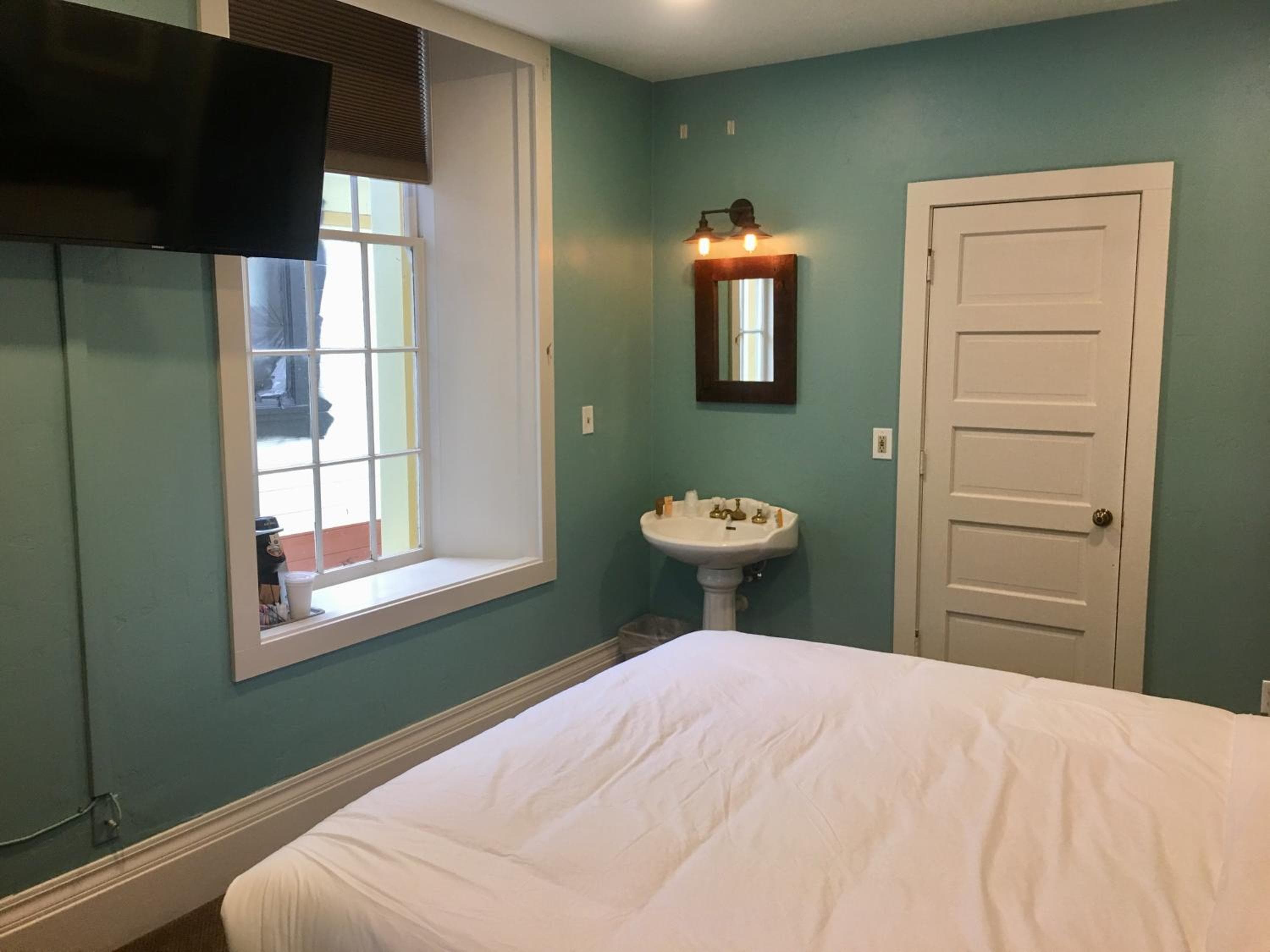 The Groveland Hotel