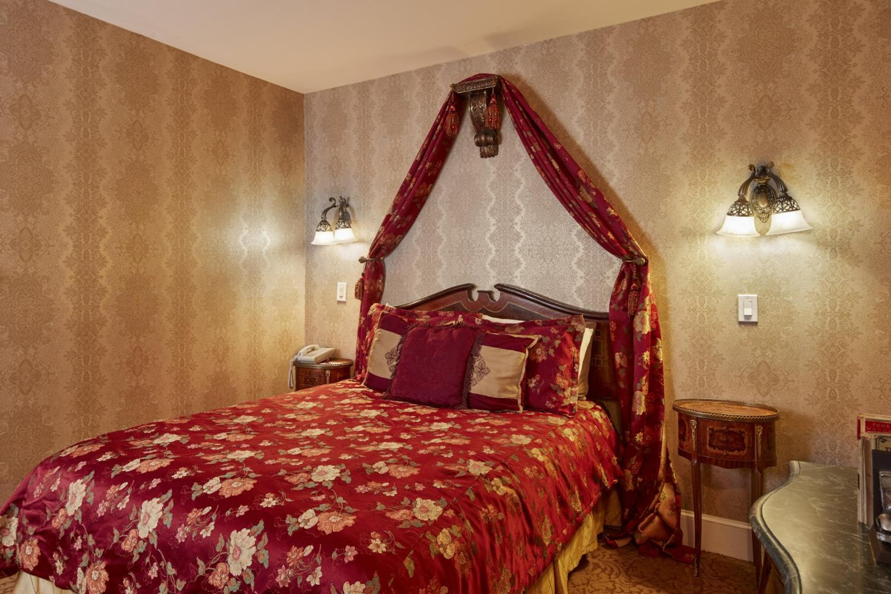Queen Anne Hotel