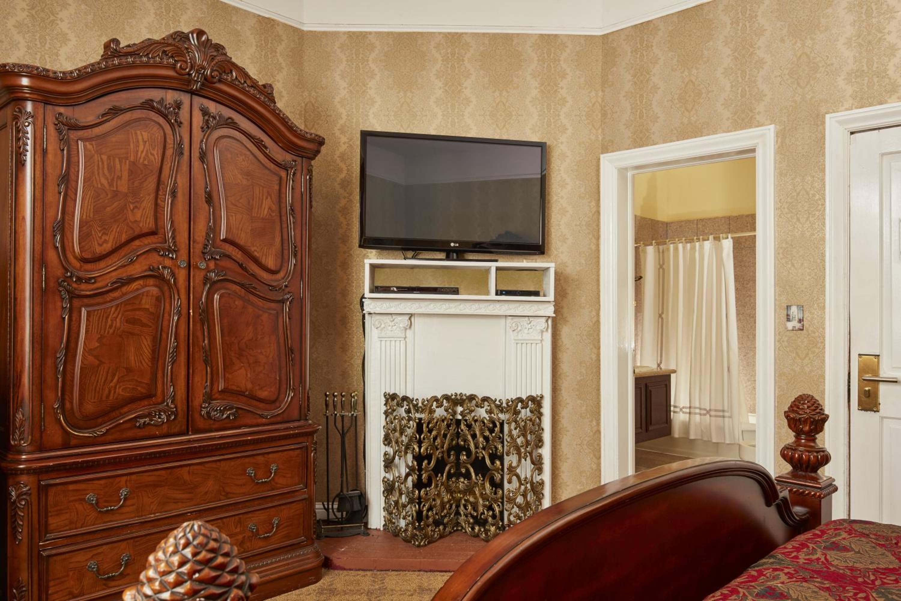 Queen Anne Hotel
