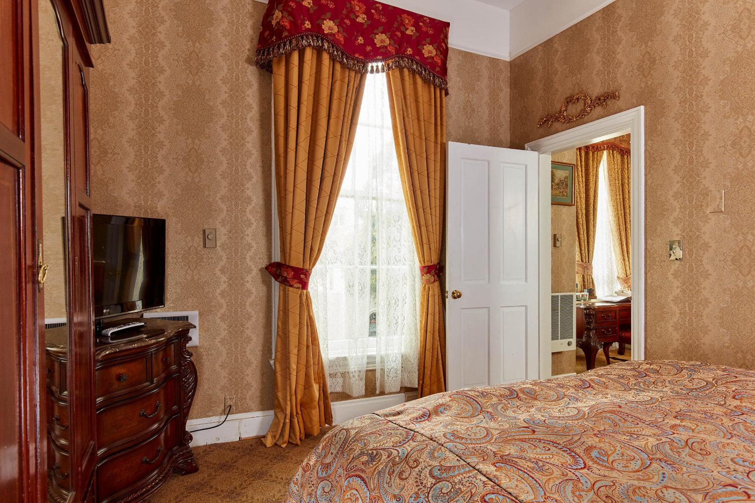 Queen Anne Hotel
