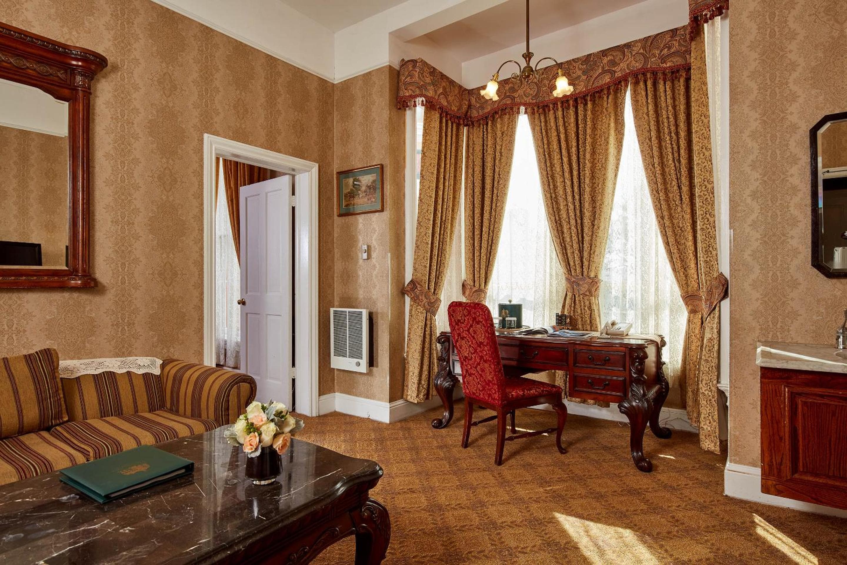 Queen Anne Hotel