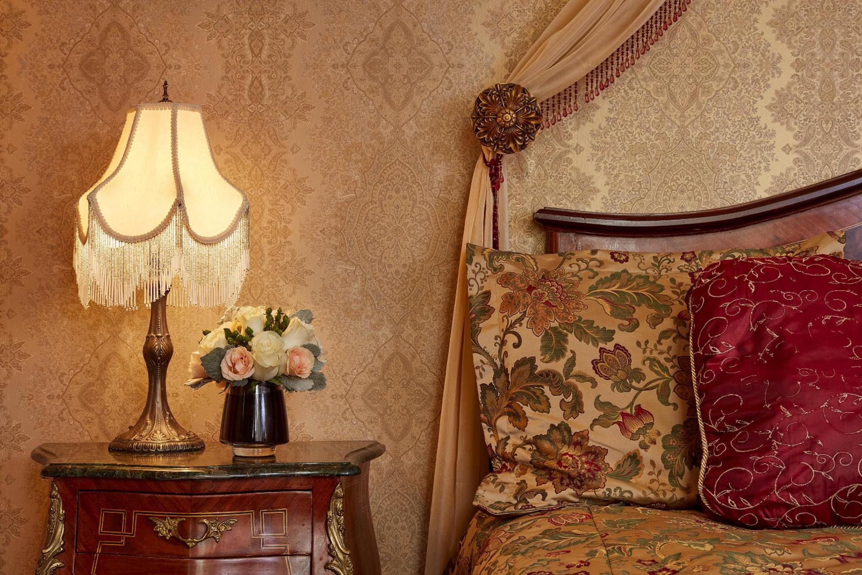 Queen Anne Hotel