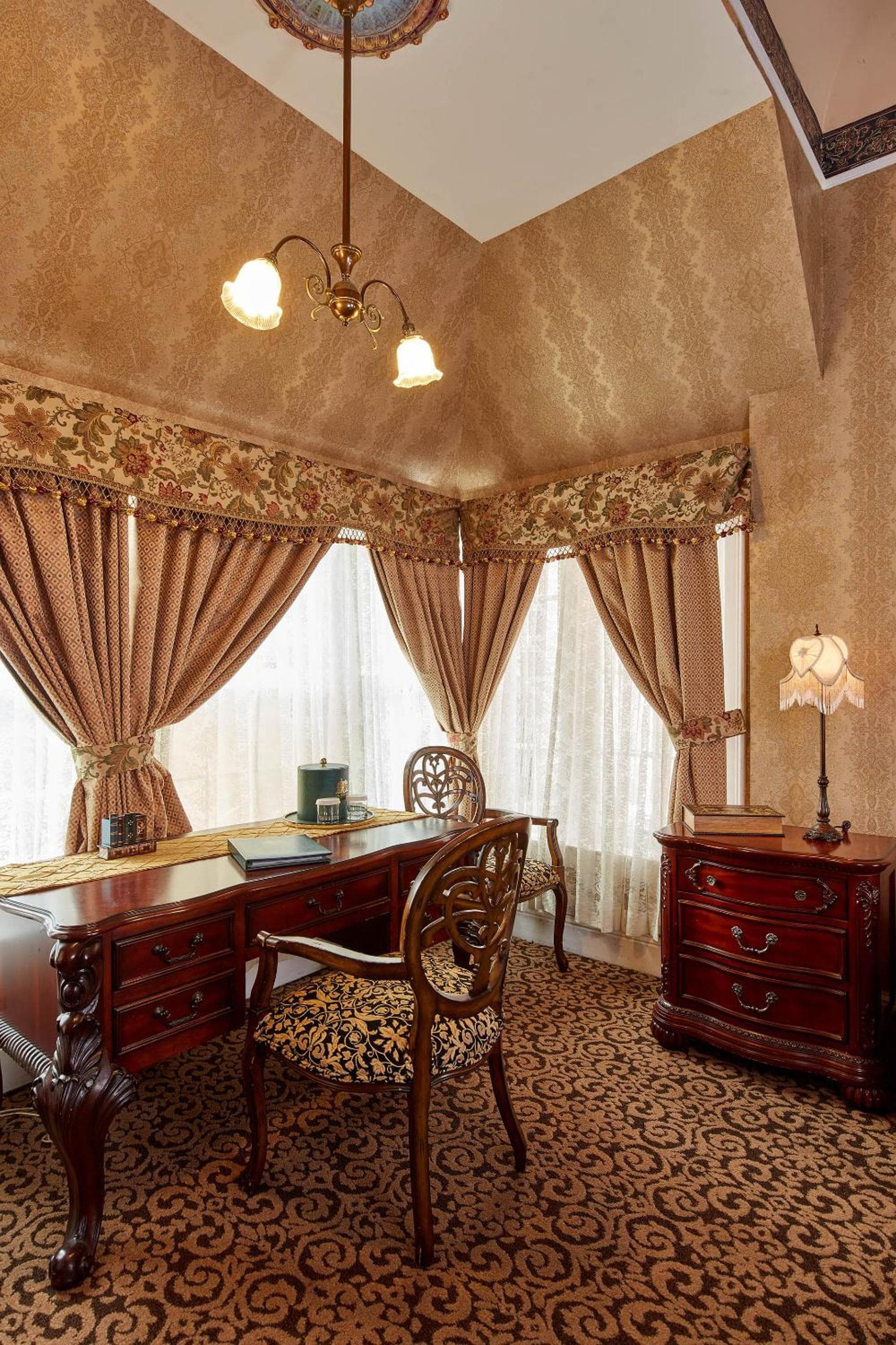 Queen Anne Hotel
