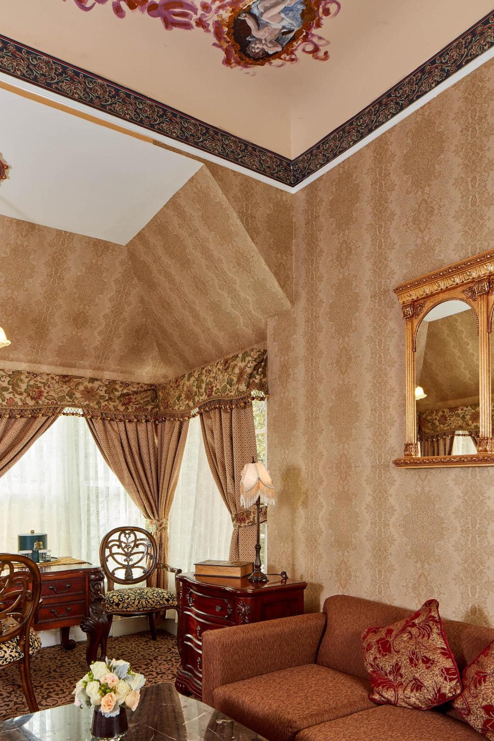 Queen Anne Hotel