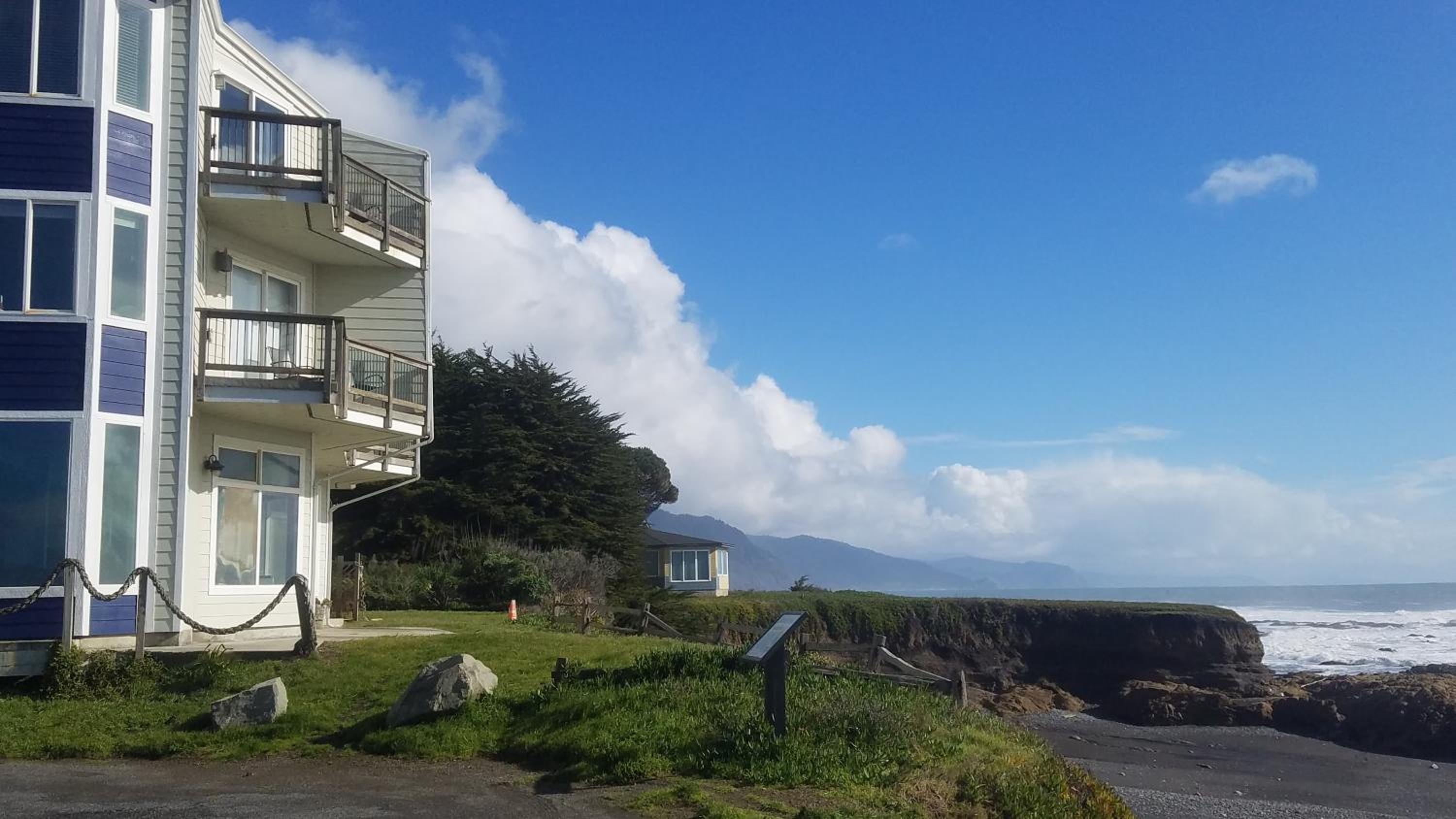 Oceanfront Inn at Shelter Cove