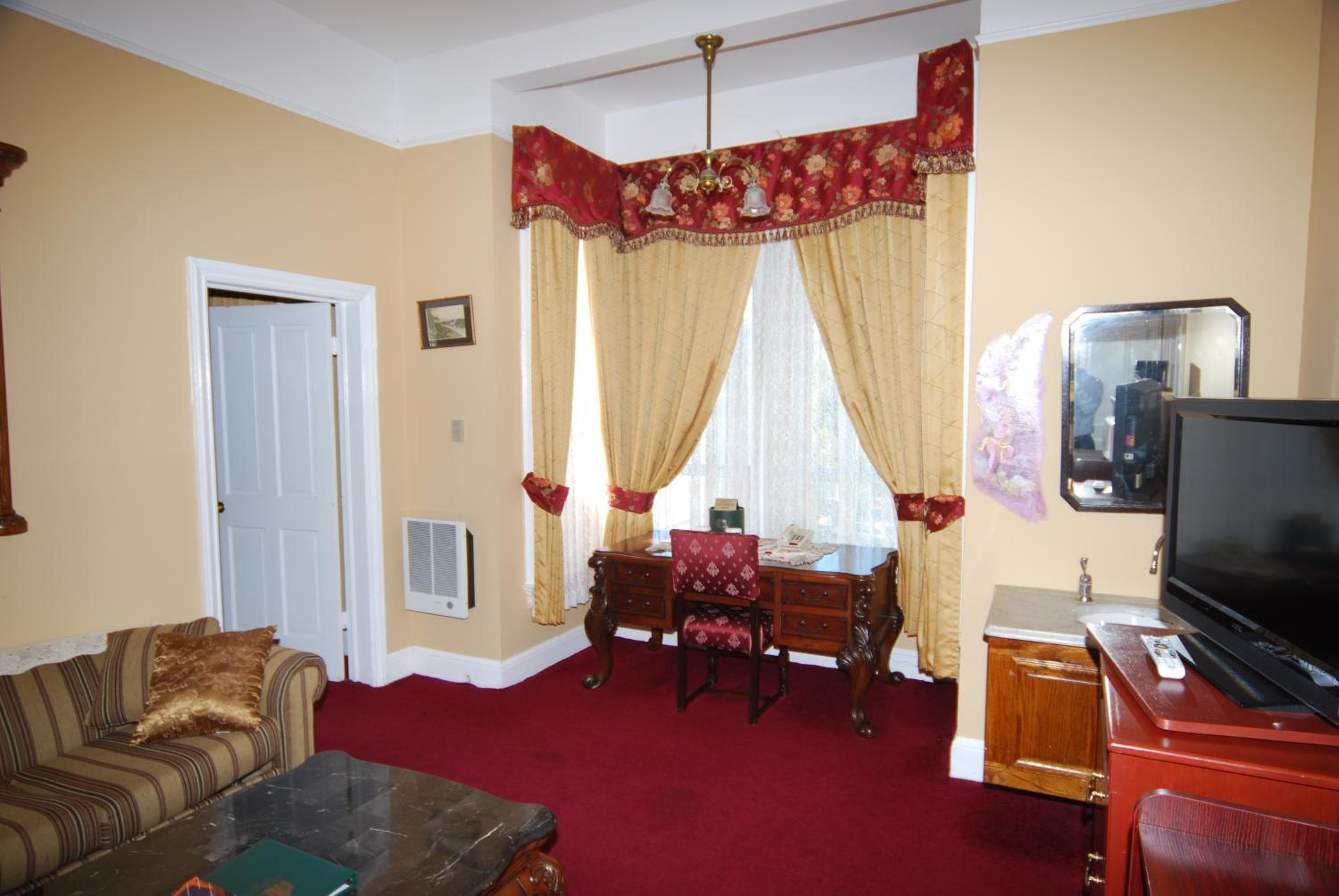 Queen Anne Hotel