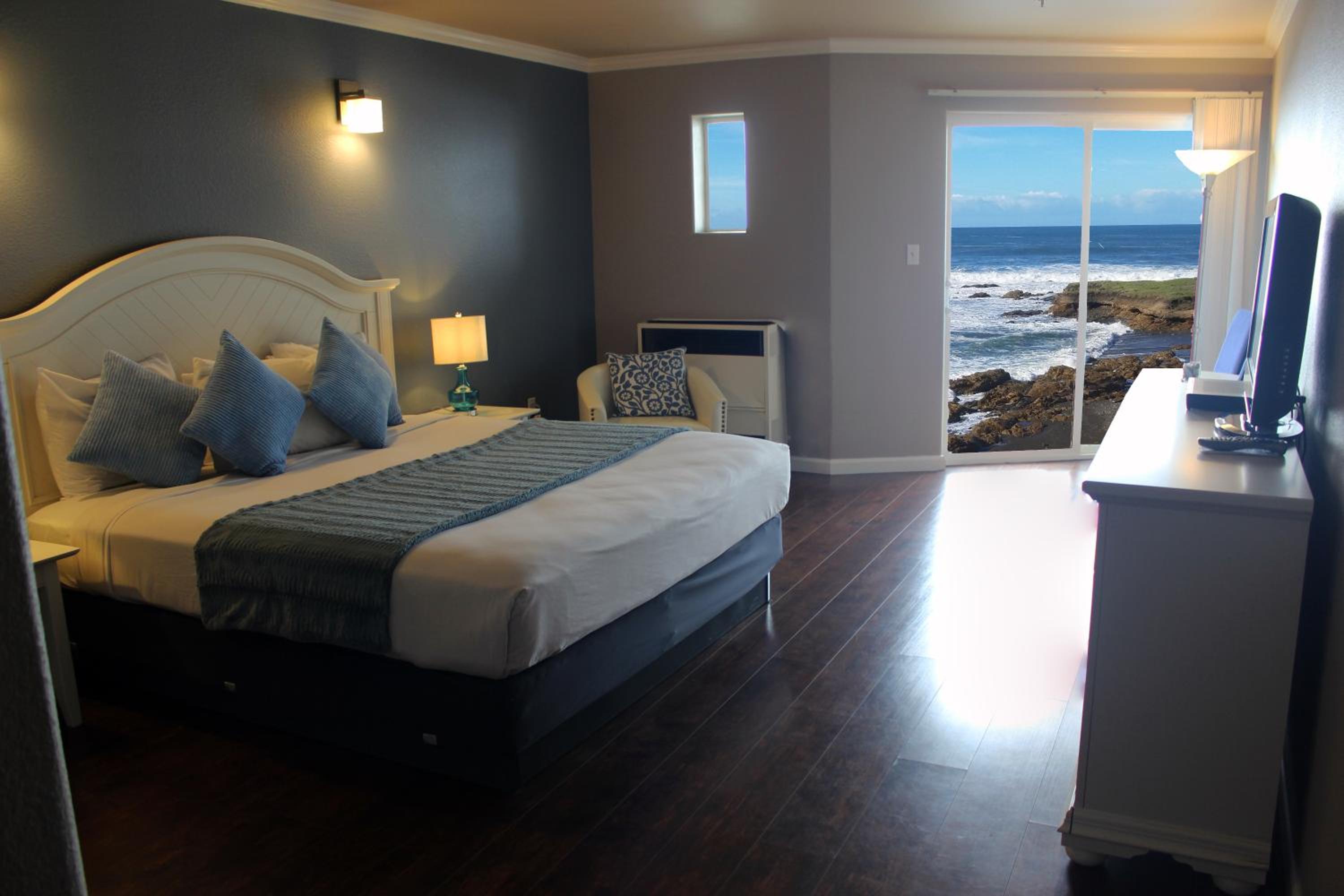 Oceanfront Inn at Shelter Cove