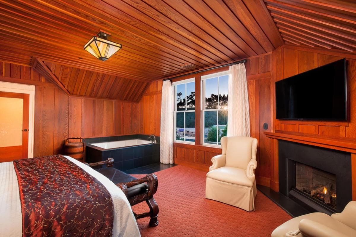 Noyo Harbor Inn
