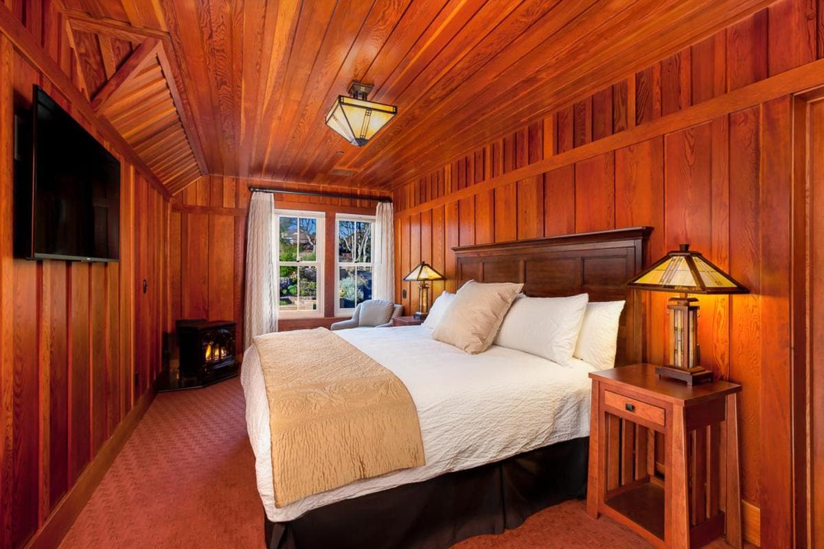 Noyo Harbor Inn