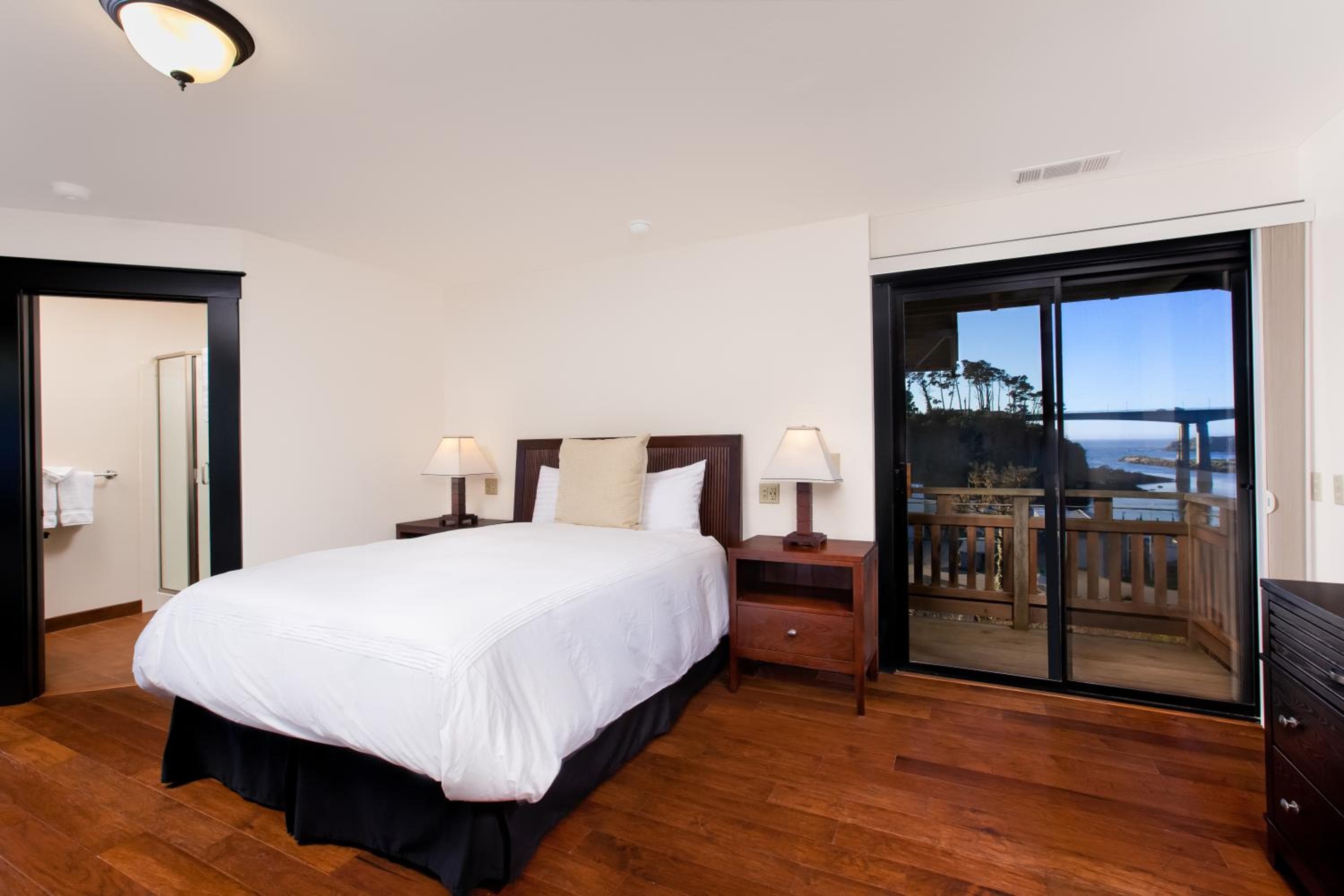 Noyo Harbor Inn