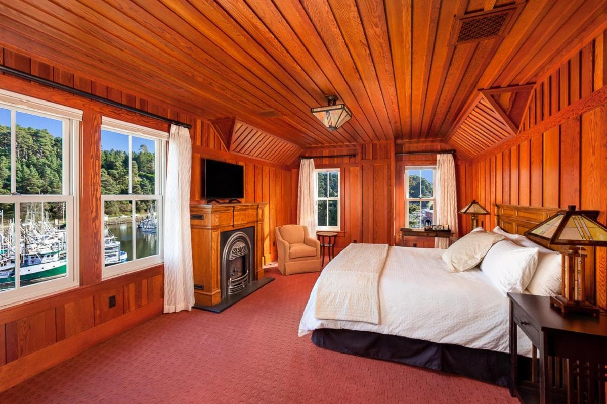Noyo Harbor Inn