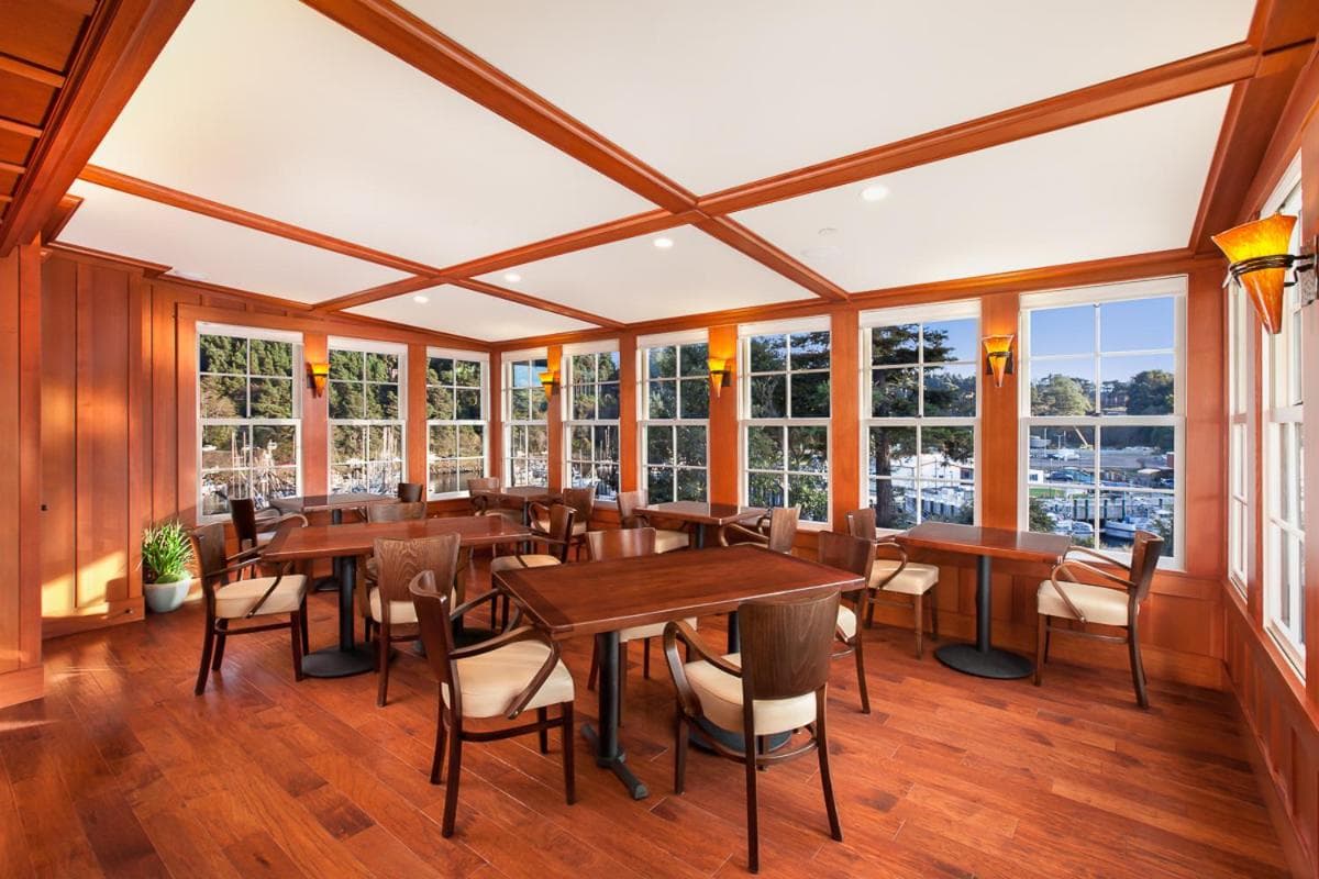 Noyo Harbor Inn