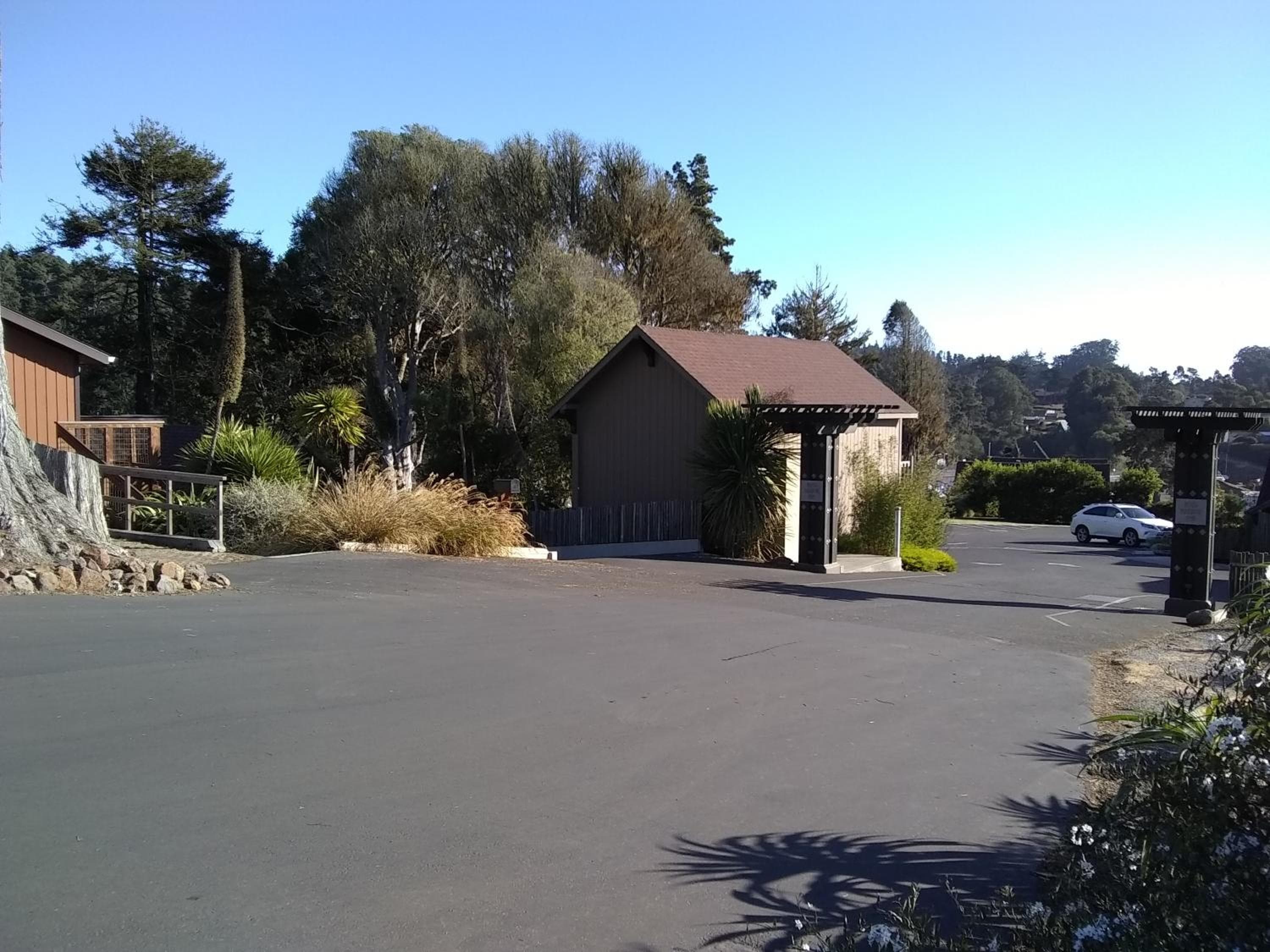 Noyo Harbor Inn