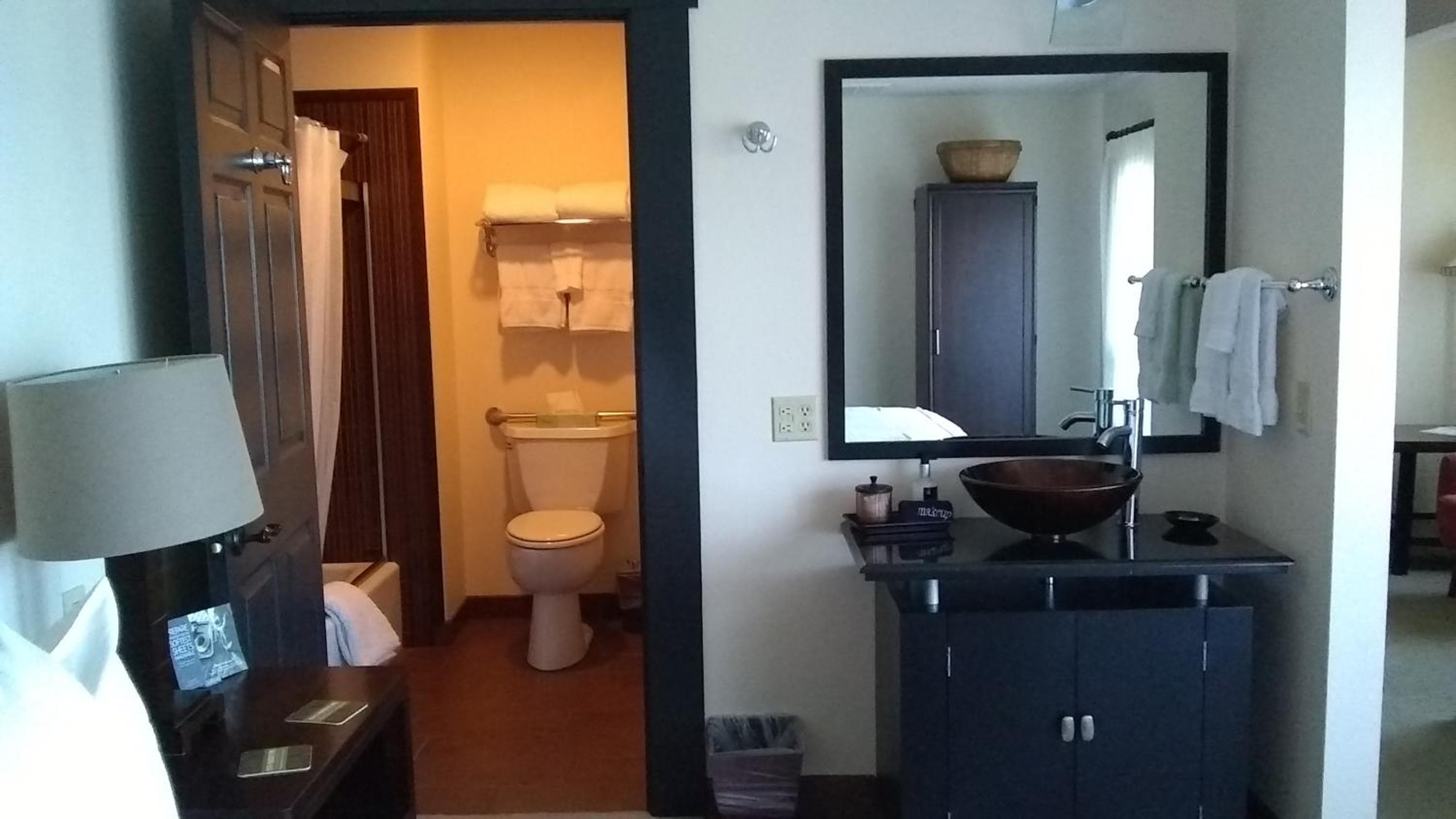 Noyo Harbor Inn