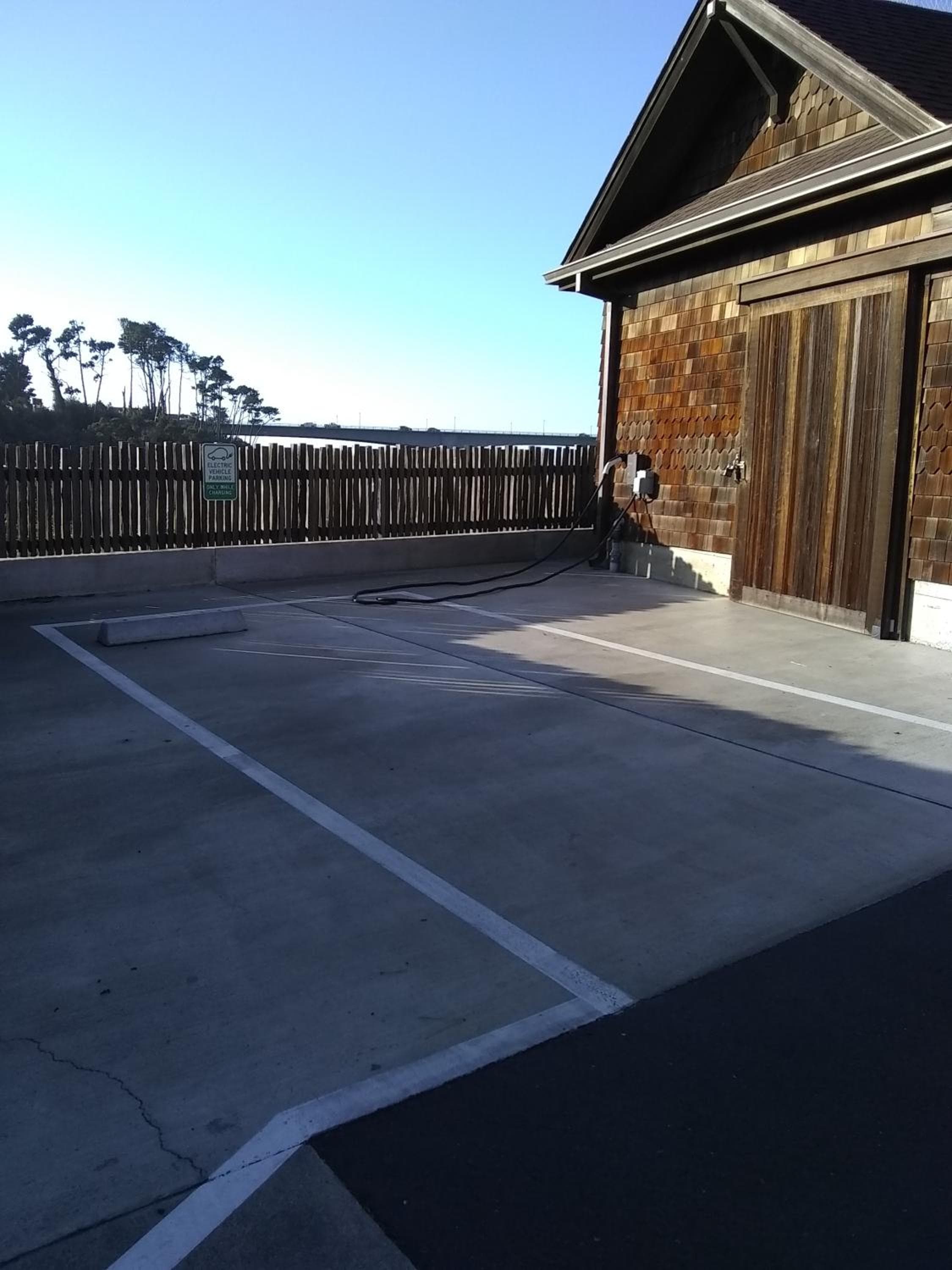 Noyo Harbor Inn