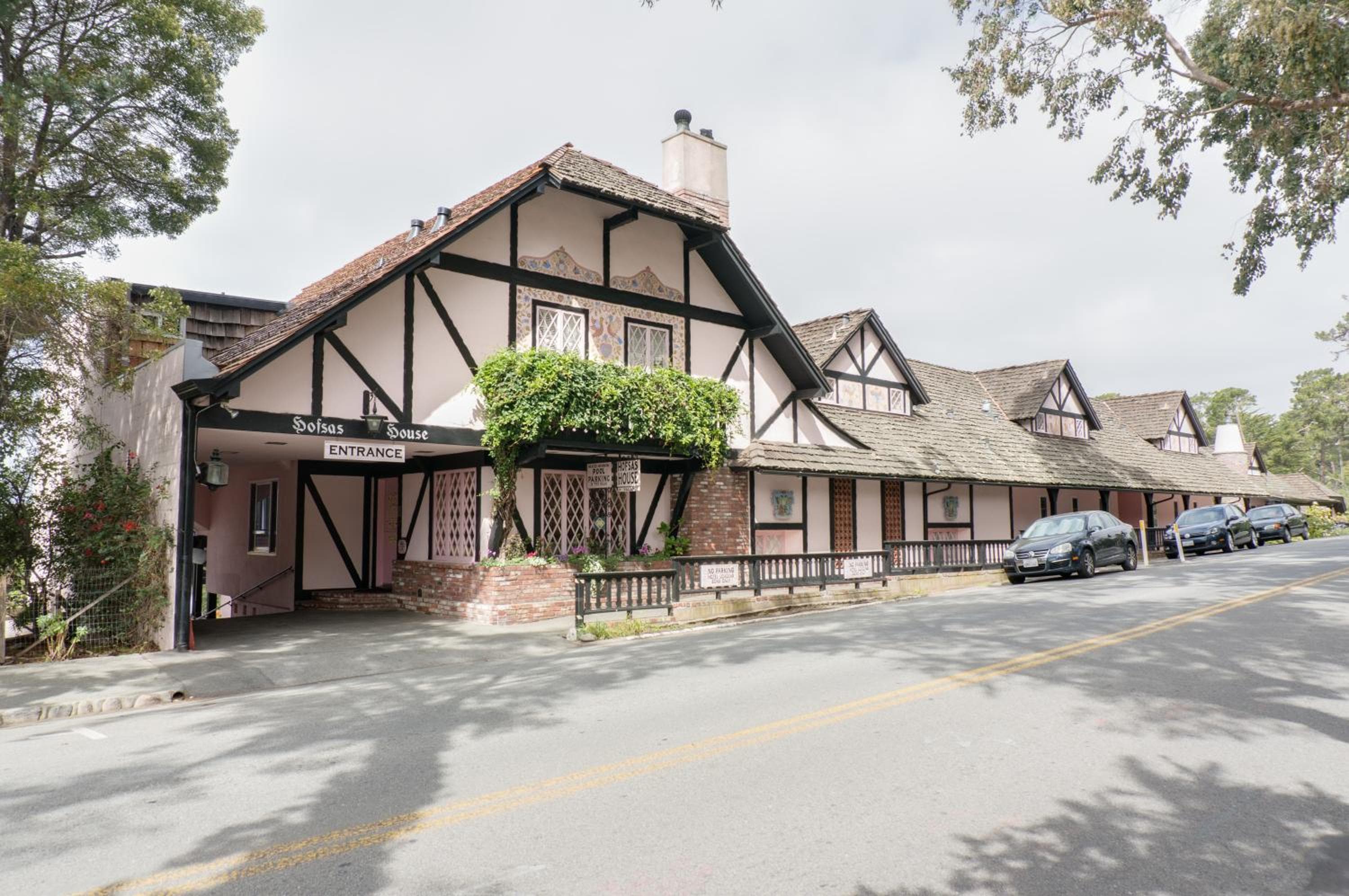 Hofsas House