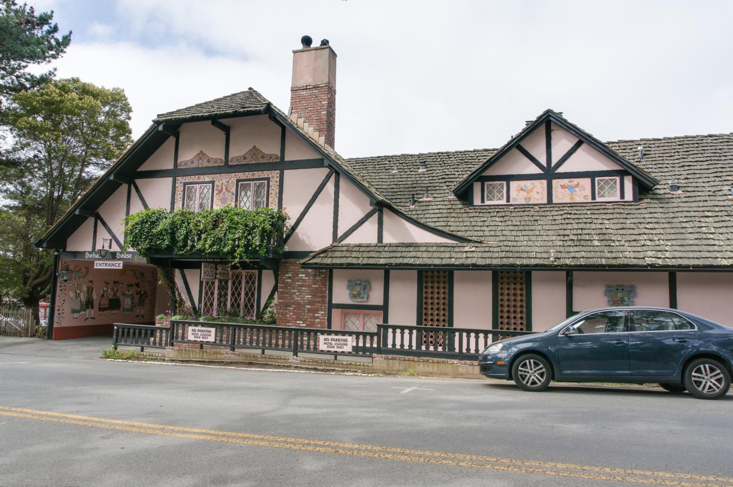 Hofsas House