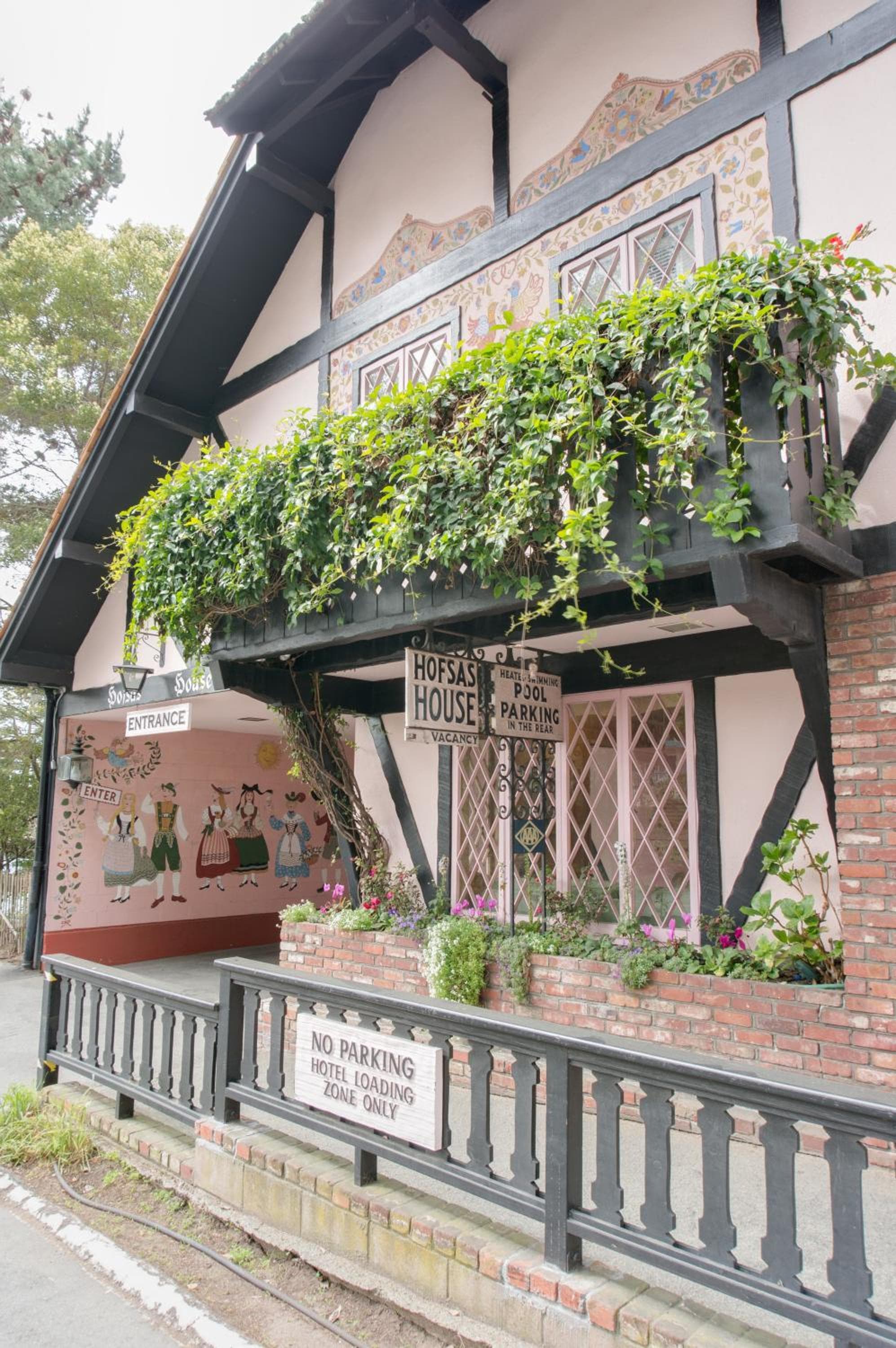 Hofsas House