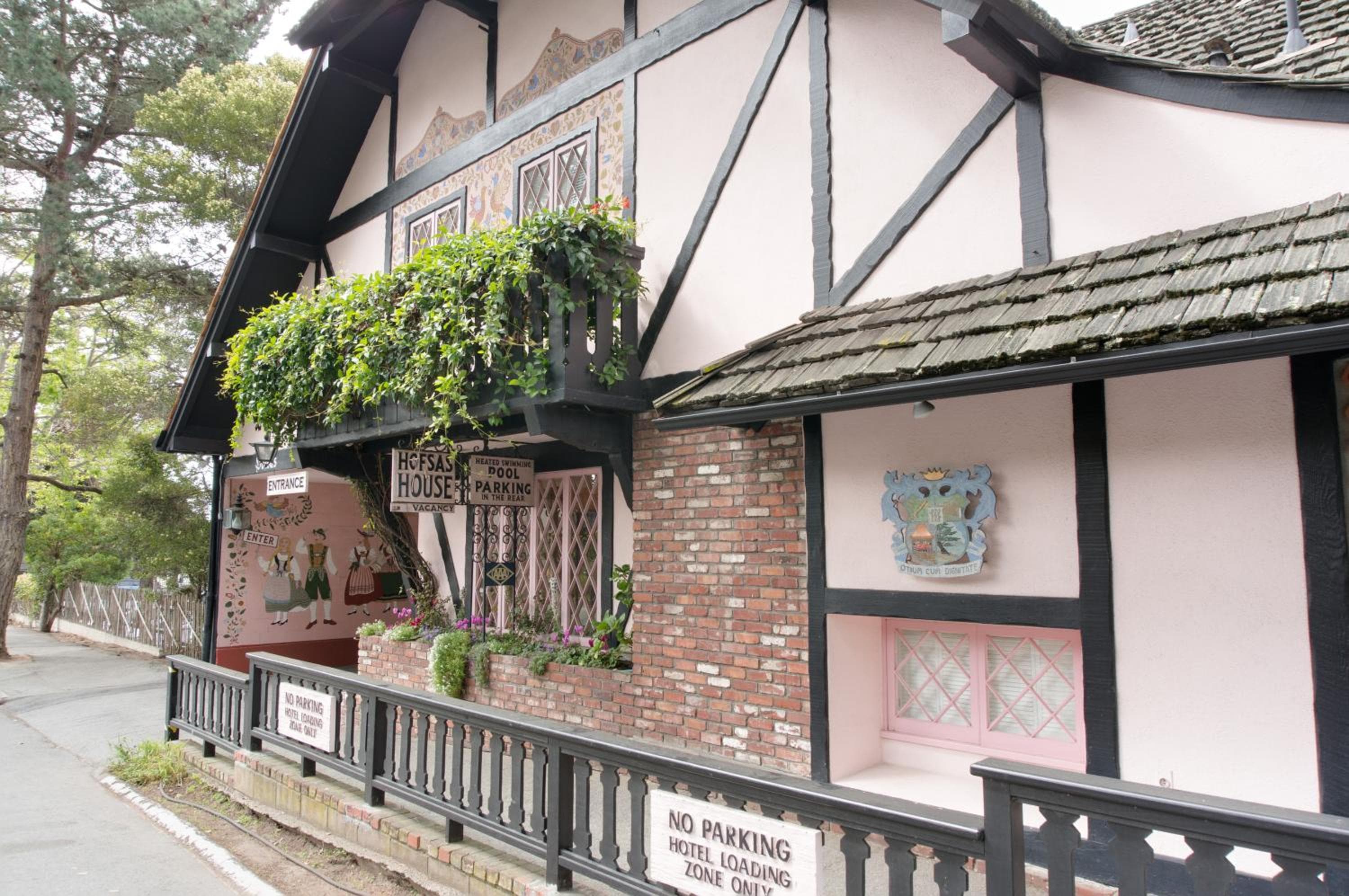 Hofsas House