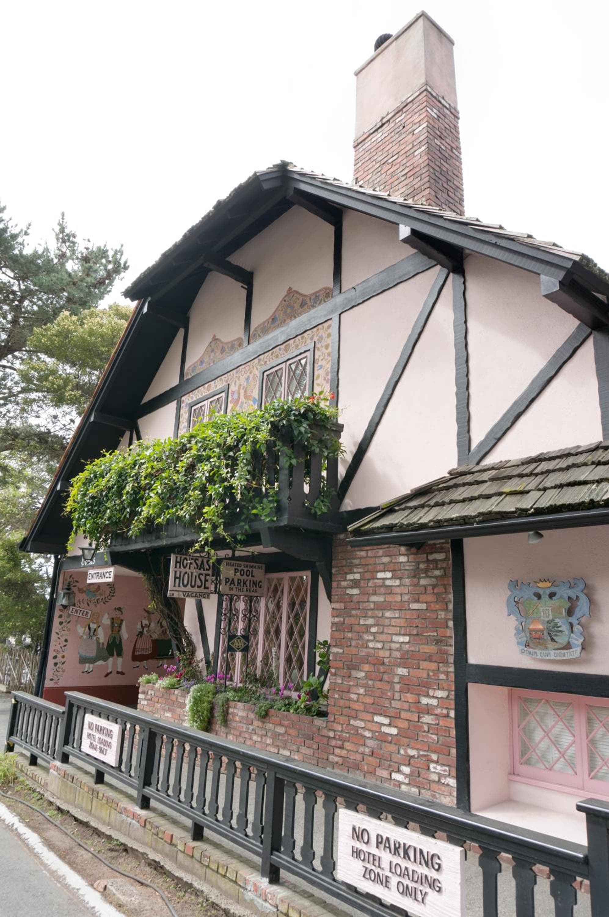 Hofsas House