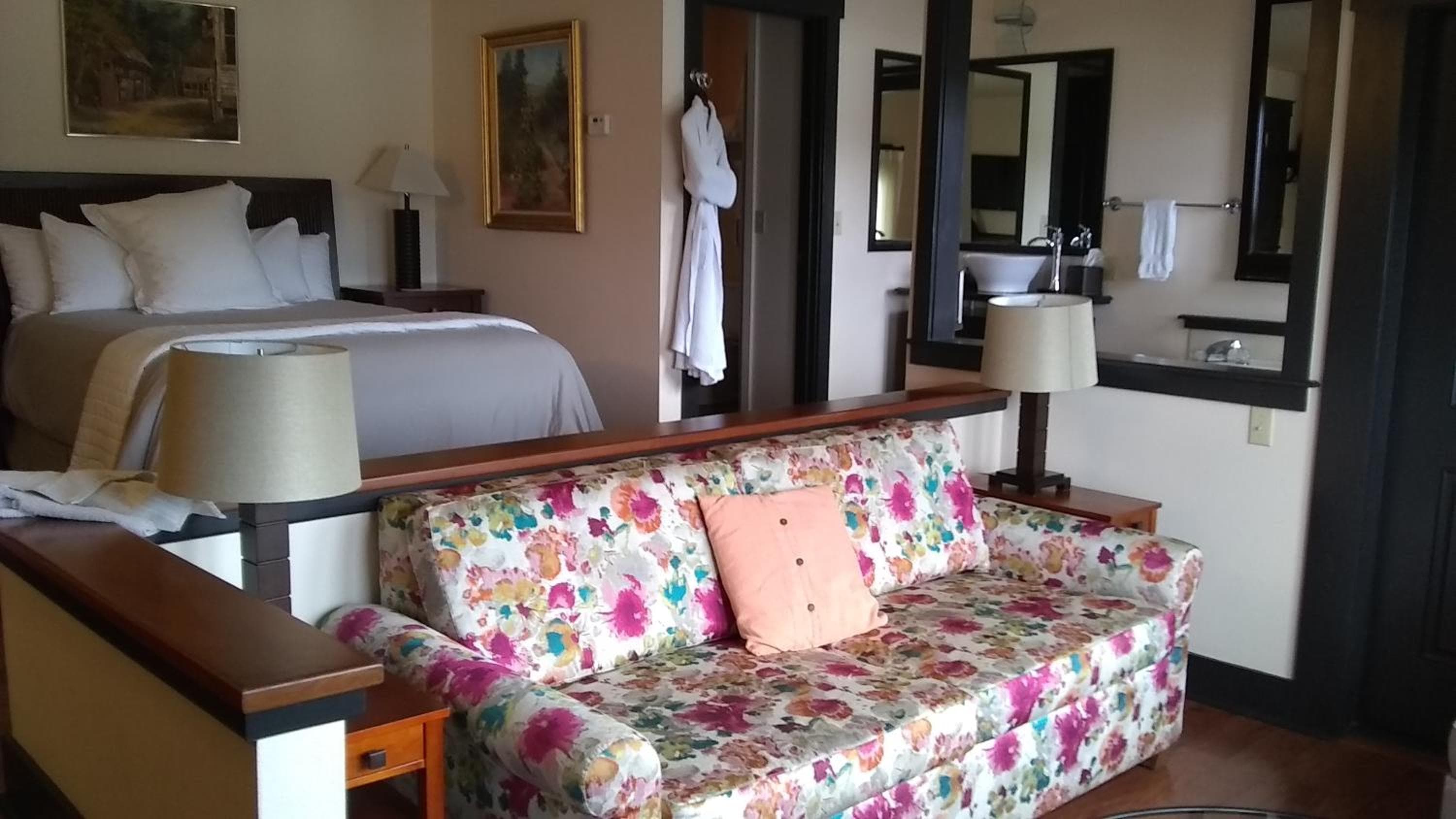 Noyo Harbor Inn