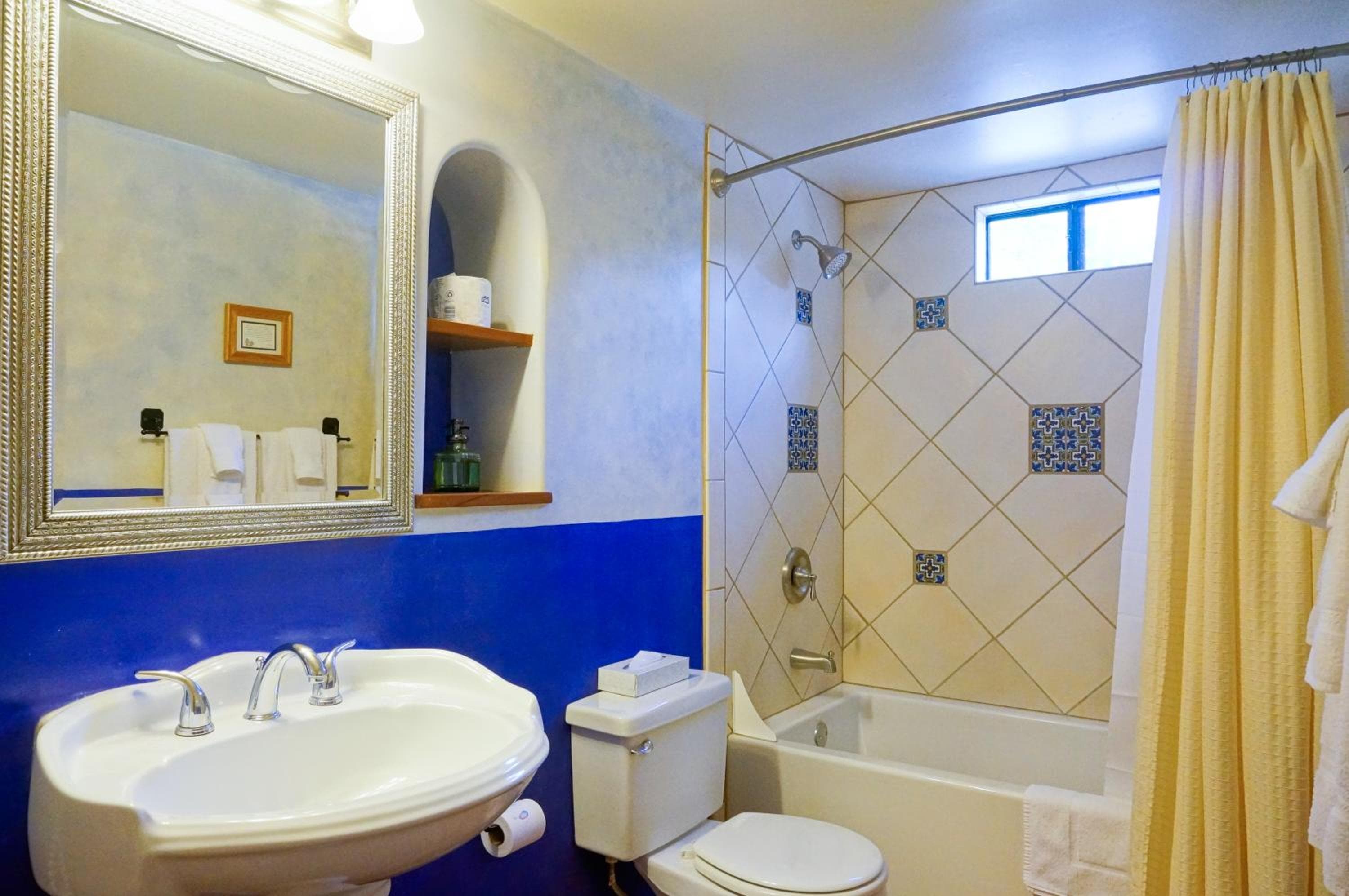Blue Iguana Inn