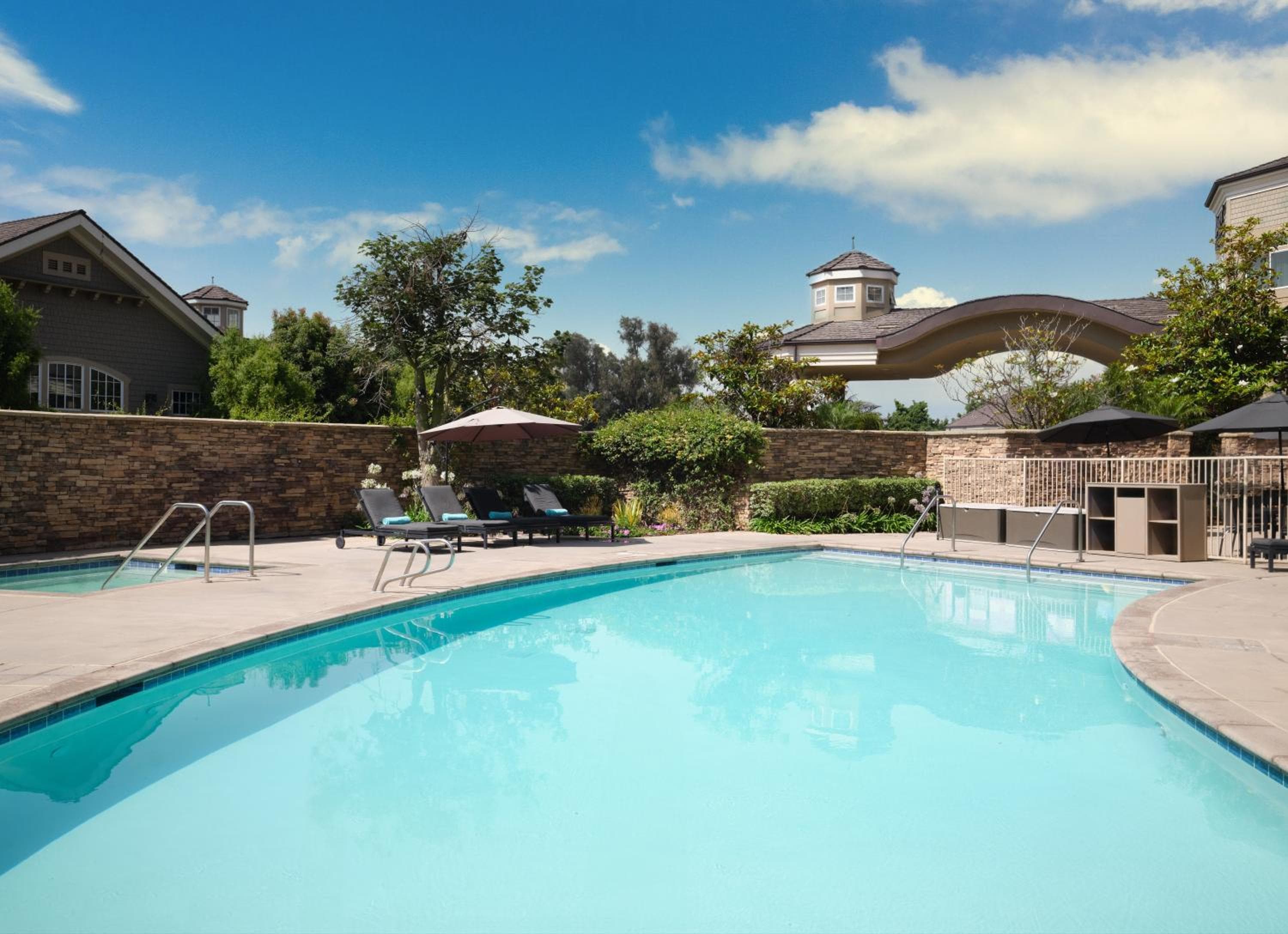 West Inn & Suites