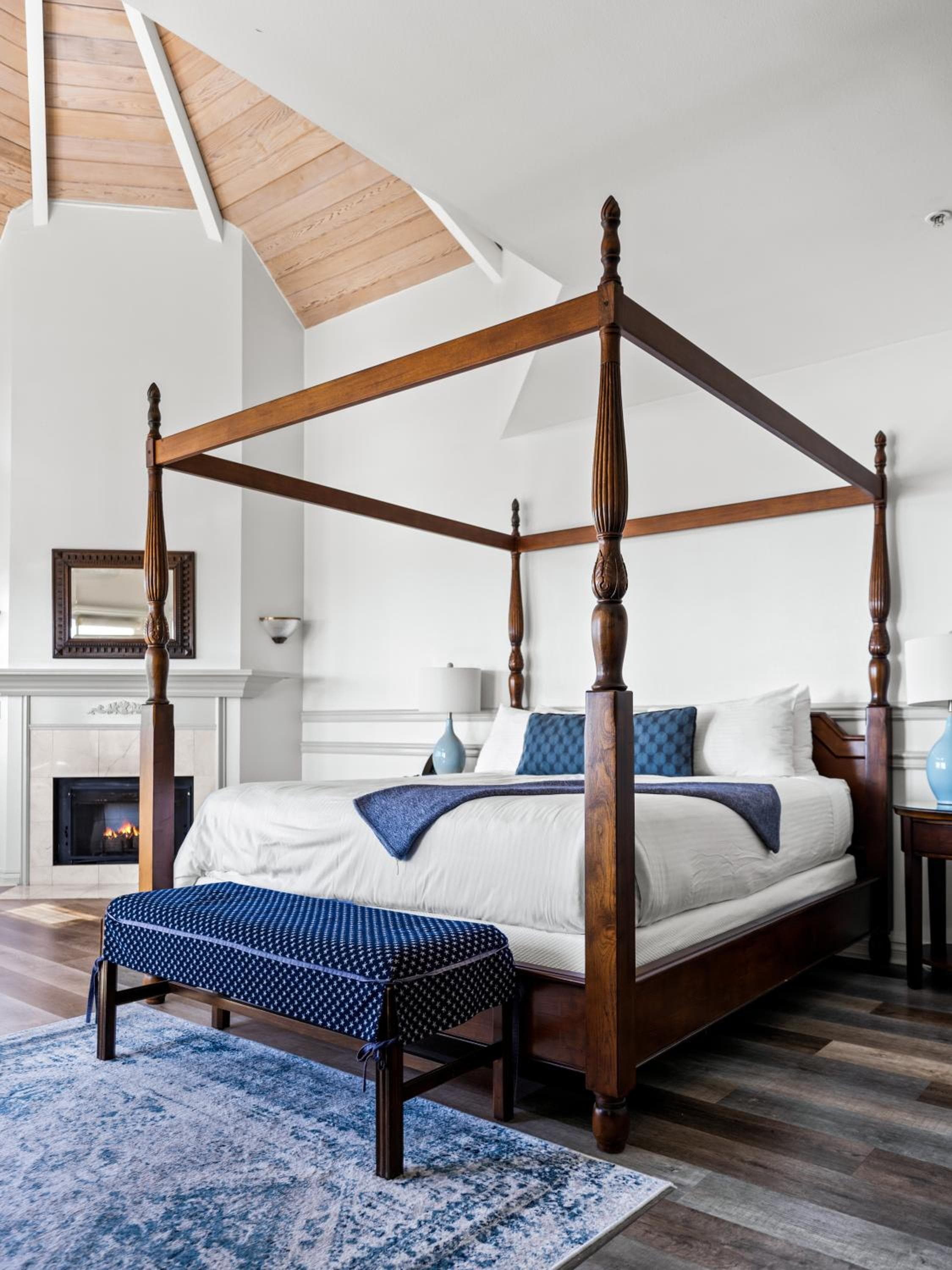 Blue Lantern Inn